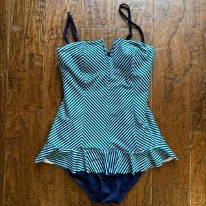 Spanx One Piece Bathing Suit Lightly Lined Cups Womens Size 6 Adjustable Straps